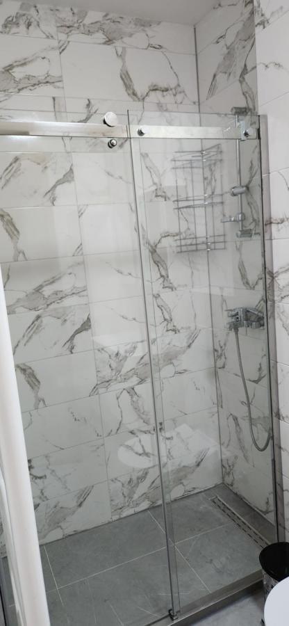 Brand New Two Bedroom And One Living Room Apartment In A Great Location! Сараево Экстерьер фото